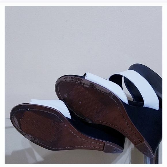 Trouve RobinBlack & White Leather Wedge Sandals 4M - Picture 11 of 16